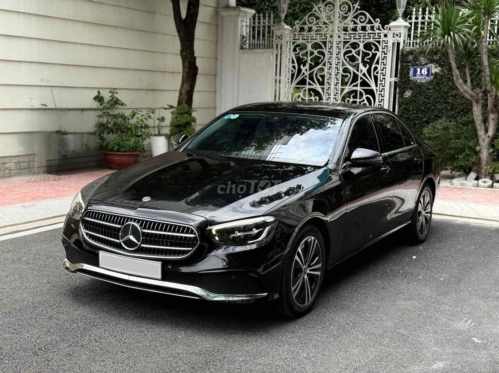 Mercedes Benz E180 model 2022 1 chủ. Mua bán Ô tô tại Quận 8 Tp Hồ Chí Minh được đăng bởi Khoa nguyễn hình 3