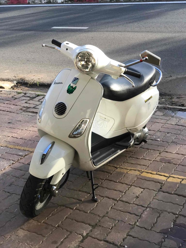 cần bán vespa 2014 xăng cơ bs 72 Zin êm