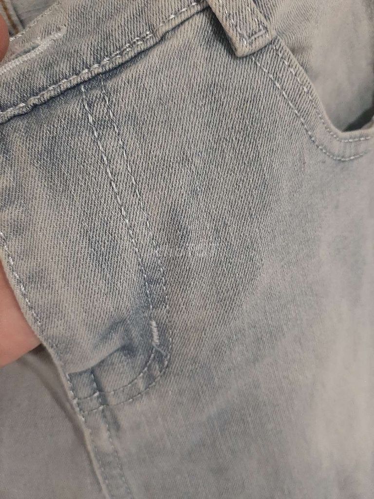 Quần jean size 32 mình mua mặc k vừa nên pass lại