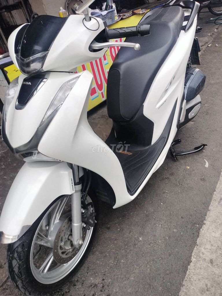 Xe SH 150 Giấy Trắng. Mua bán Xe máy tại Quận 11 Tp Hồ Chí Minh được đăng bởi Cửa Hàng Bảo Trâm hình 3