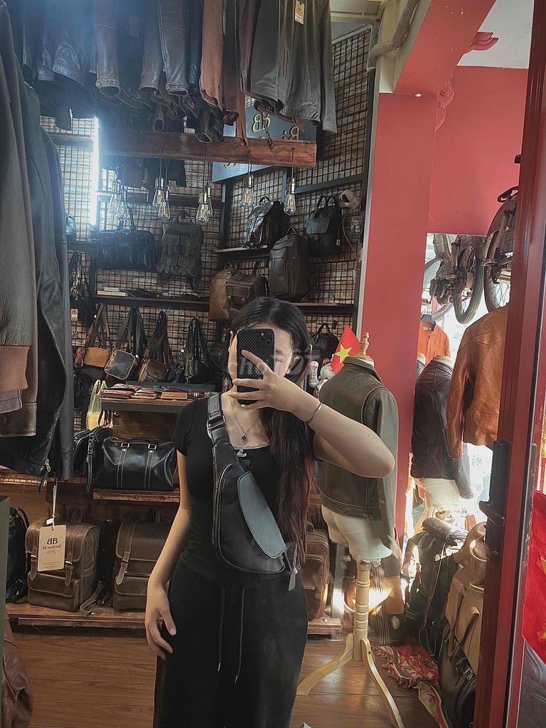 Túi đeo chéo Nữ Da thật Đen. Mua bán Túi xách tại Thành phố Huế Thừa Thiên Huế được đăng bởi Trần Ngọc Quỳnh Như hình 1