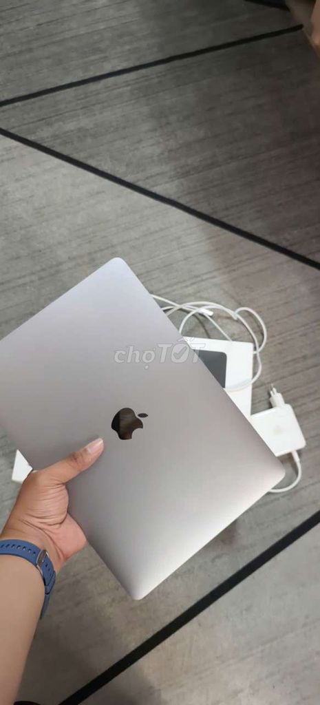Apple Macbook Pro M2 13 inch 8GB/256GB. Mua bán Laptop tại Quận Ninh Kiều Cần Thơ được đăng bởi Tài Audio  hình 1