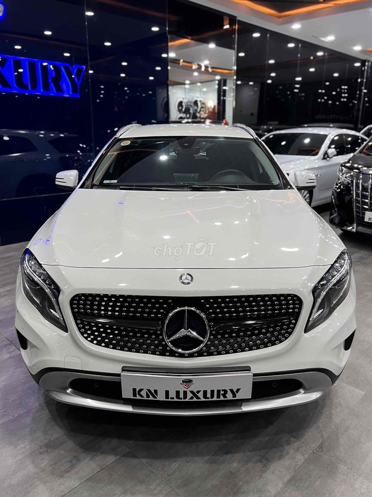 Mercedes GLA200 2017 белый SUV
