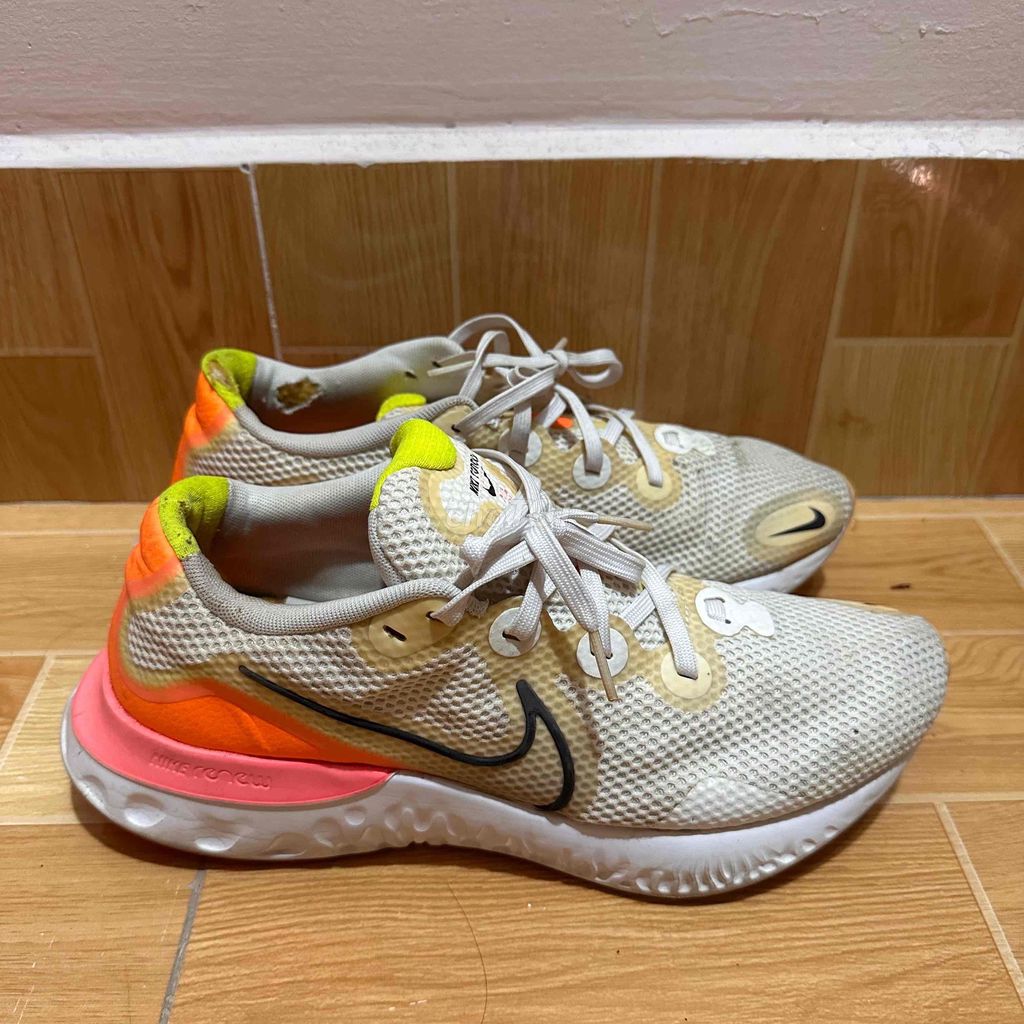 Giày chạy bộ Nike Unisex size 43. Mua bán Giày dép tại Thị xã Tân Uyên Bình Dương được đăng bởi An Nguyễn hình 1
