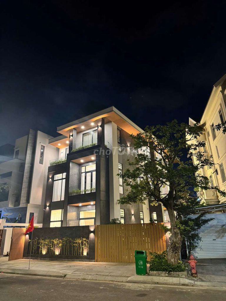 Bán căn biệt thự đại phú gia, tặng full nội thất. lh: *** Bán căn biệt thự đại phú gia, tặng full nội thất. lh: ***