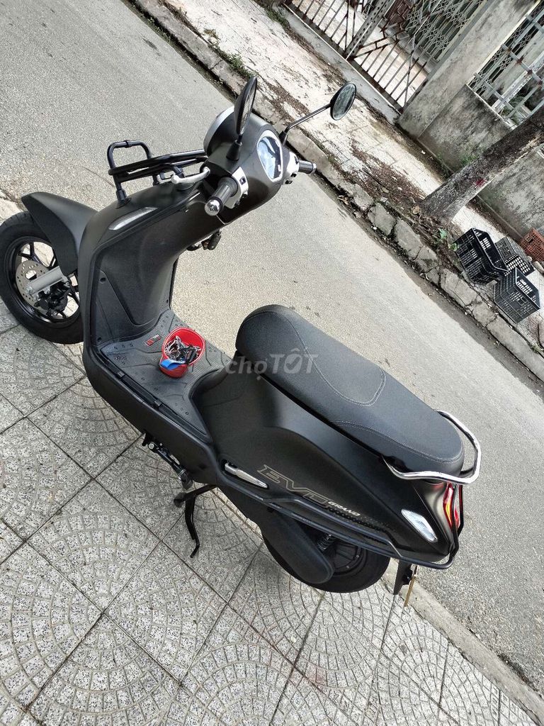 Электроскутер VinFast EVO GRAND 2026 чёрный