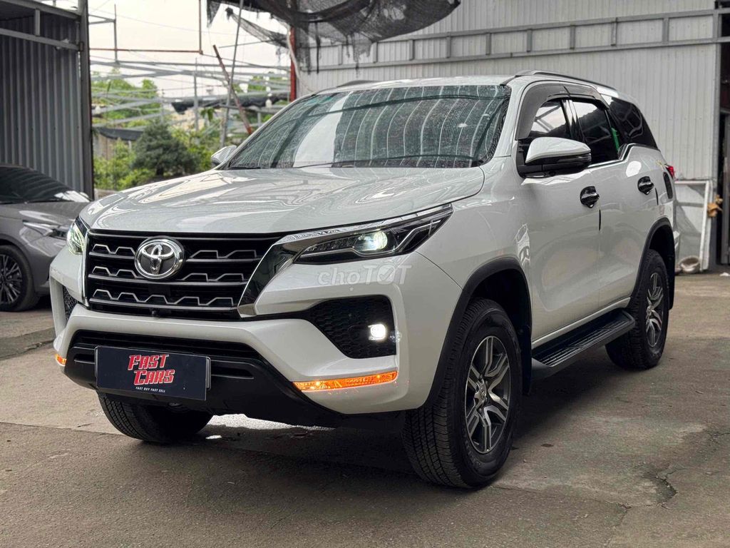 Toyota Fortuner 2021 69000 km lên nhiều đồ chơi