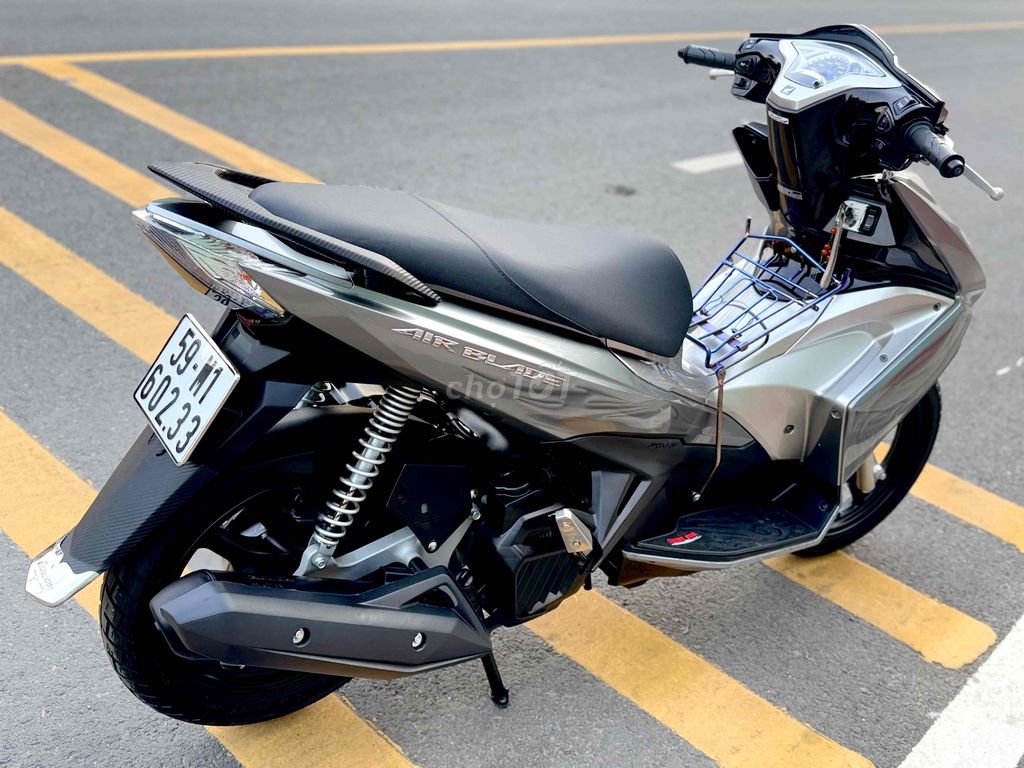 Airblade 125 mẫu 2015 9chủ ít đi máy zin100% mới99. Mua bán Xe máy tại Quận 11 Tp Hồ Chí Minh được đăng bởi CỬA HÀNG CHUYÊN GÓP NỢ XẤU hình 7