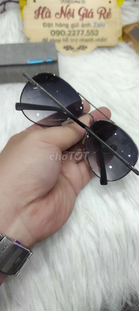 Kính râm unisex màu đen. Mua bán Phụ kiện thời trang khác tại Quận Thanh Xuân Hà Nội được đăng bởi Trần Tuấn hình 1