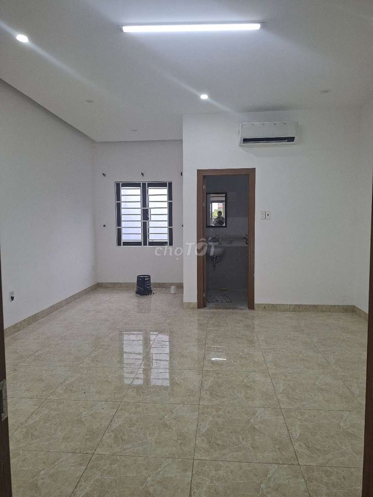 New 3-storey house with 4 bedrooms opposite a park — photo 6