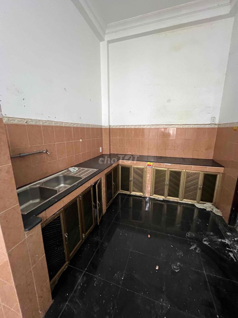 Cho thuê nhà đường 7m thông p.tân quý cũ.4x33m 1 lầu 2pn 2wc