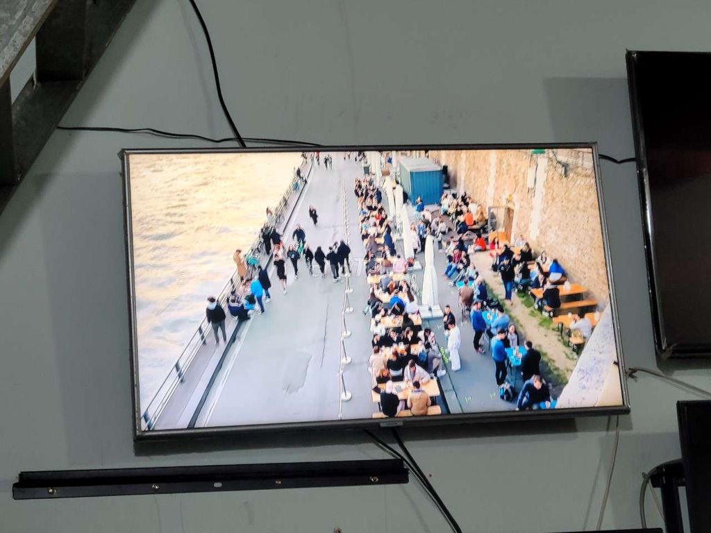 Samsung 43in màn hình 4k giọng nói