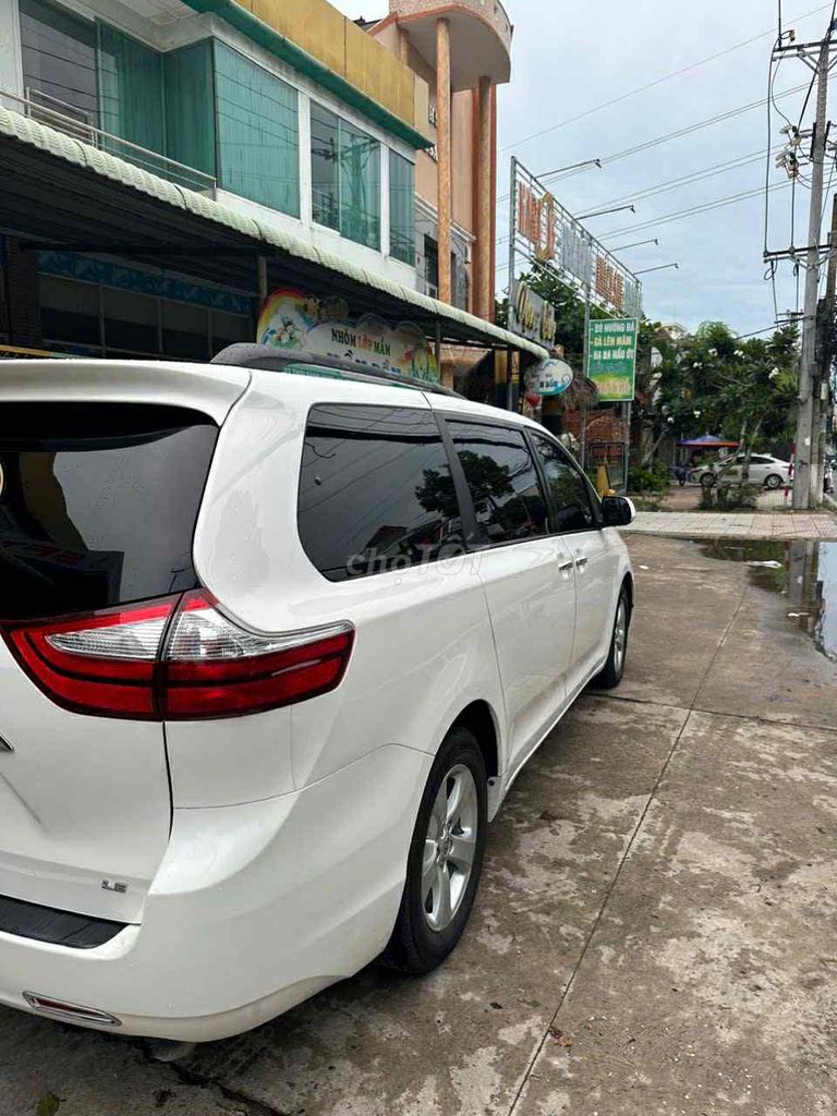 Toyota Sienna 2016 3.5LE màu trắng. Mua bán Ô tô tại Thành phố Mỹ Tho Tiền Giang được đăng bởi Anh Năm hình 9