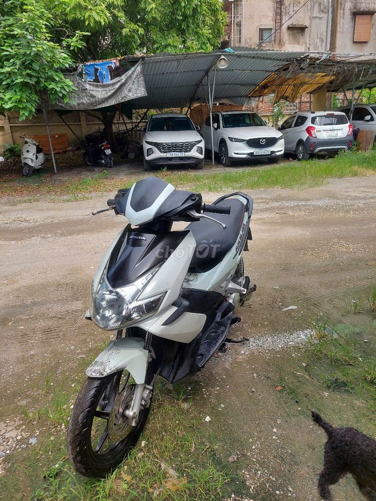 Bán xe Honda Airblade Thái mầu trắng chính chủ. Mua bán Xe máy tại Quận Hoàng Mai Hà Nội được đăng bởi hoàng lan hình 5