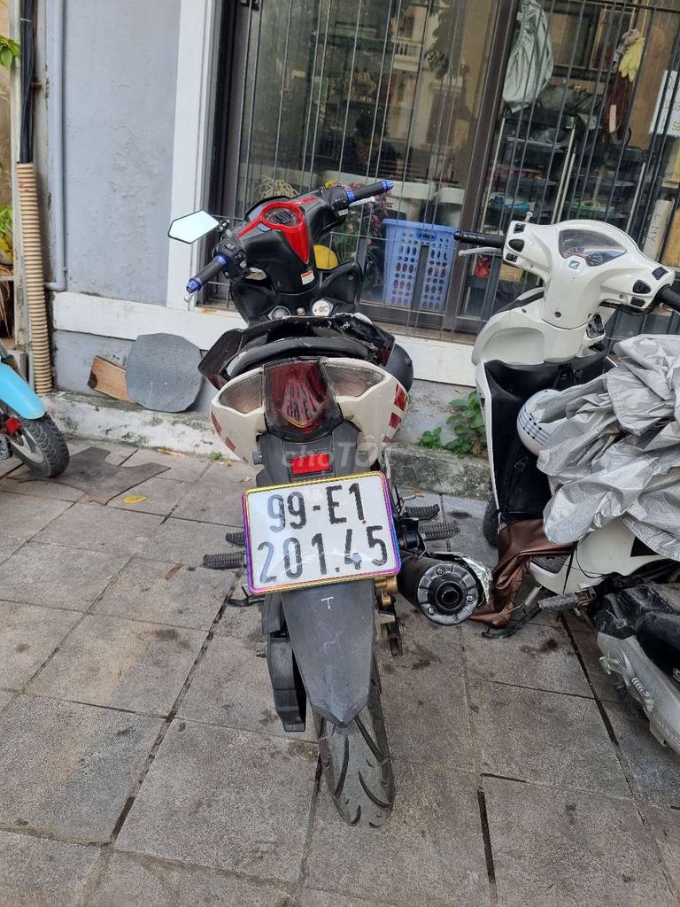 Exciter 135 2014 đen trắng đỏ đen cá nhân bán. Mua bán Xe máy tại Quận Long Biên Hà Nội được đăng bởi Lương Hải hình 4