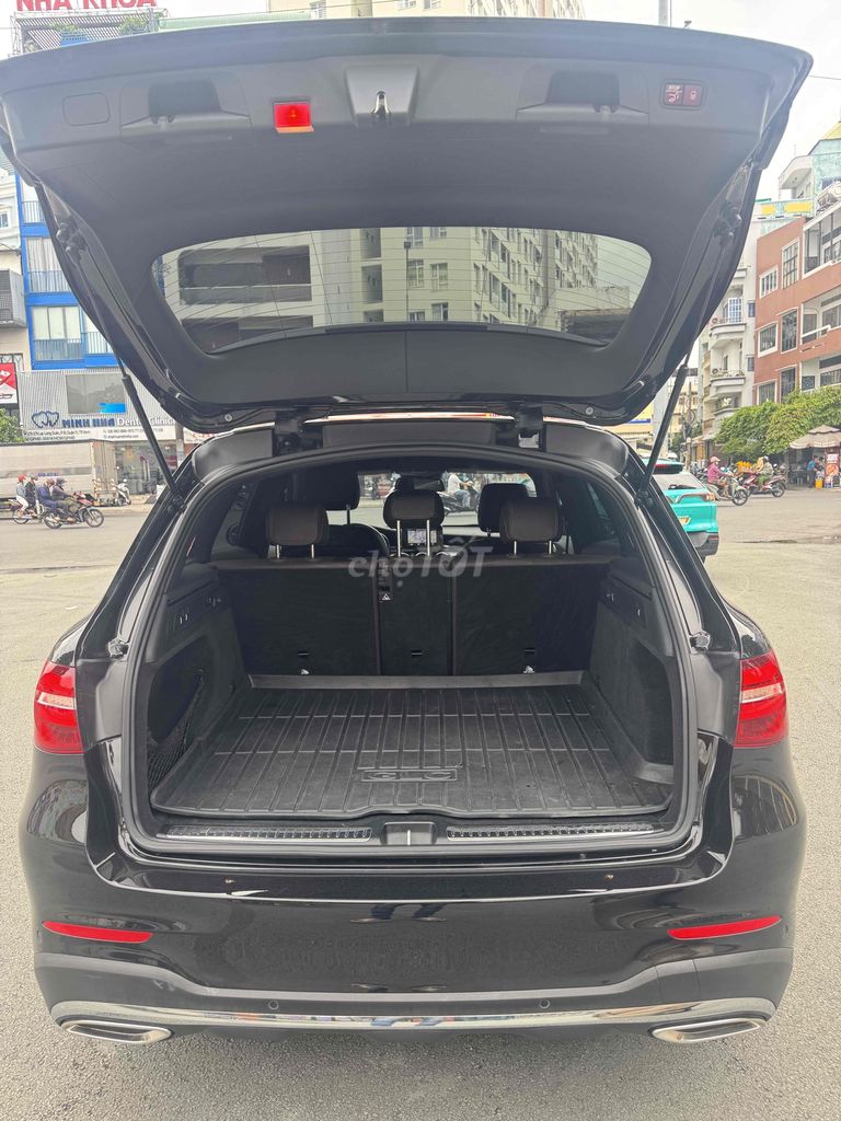 Mercedes Benz GLC300 4matic model  2017 - 62000 km. Mua bán Ô tô tại Quận 11 Tp Hồ Chí Minh được đăng bởi quan hình 16