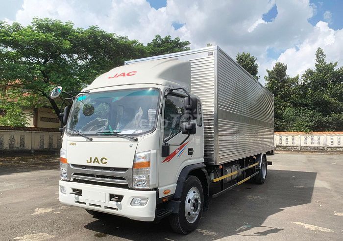 Bán xe tải Jac N900 2024 thùng kín sẵn xe giá tốt