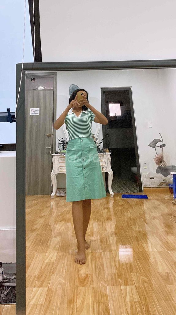 Áo crop top nữ vải xanh lá cây đã sử dụng. Mua bán Quần áo tại Thành phố Tuy Hòa Phú Yên được đăng bởi Giang Đào hình 1