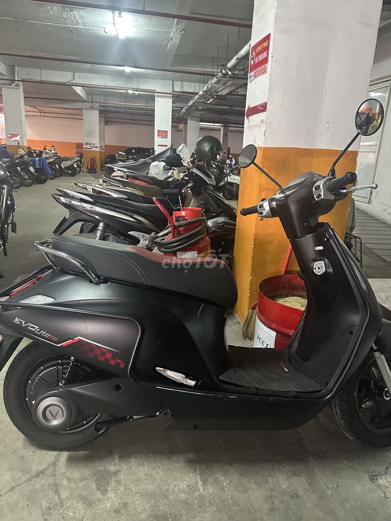 Электроскутер VinFast Evo Lite Neo Черный 2.080 км