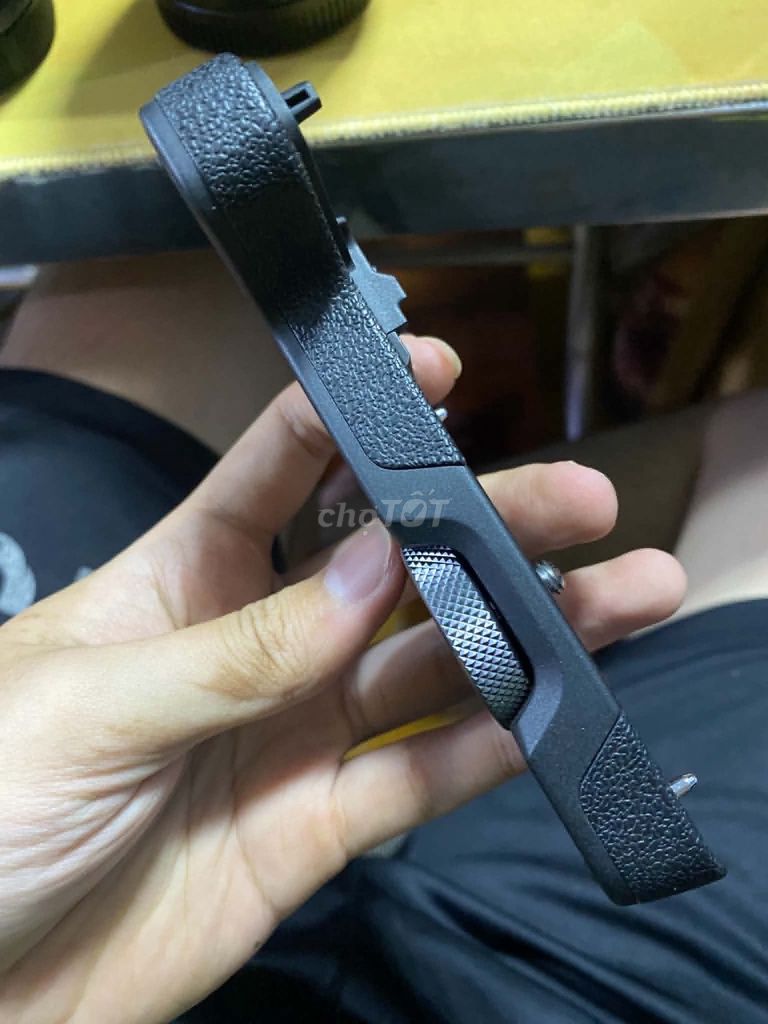 Grip máy ảnh RP, R8. Mua bán Phụ kiện (Màn hình, Chuột...) tại Quận Bình Tân Tp Hồ Chí Minh được đăng bởi Thái An Trần hình 1