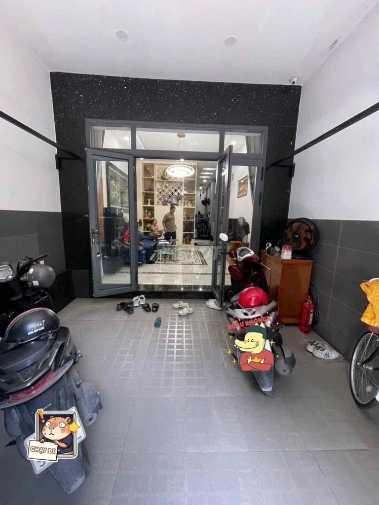 Дом Тхань Суан 24 - Район 12 - Пл. 4х20м, 2 этажа - 3 спальни - 5 туалетов с террасой