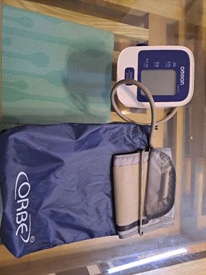 Máy đo huyết áp omron