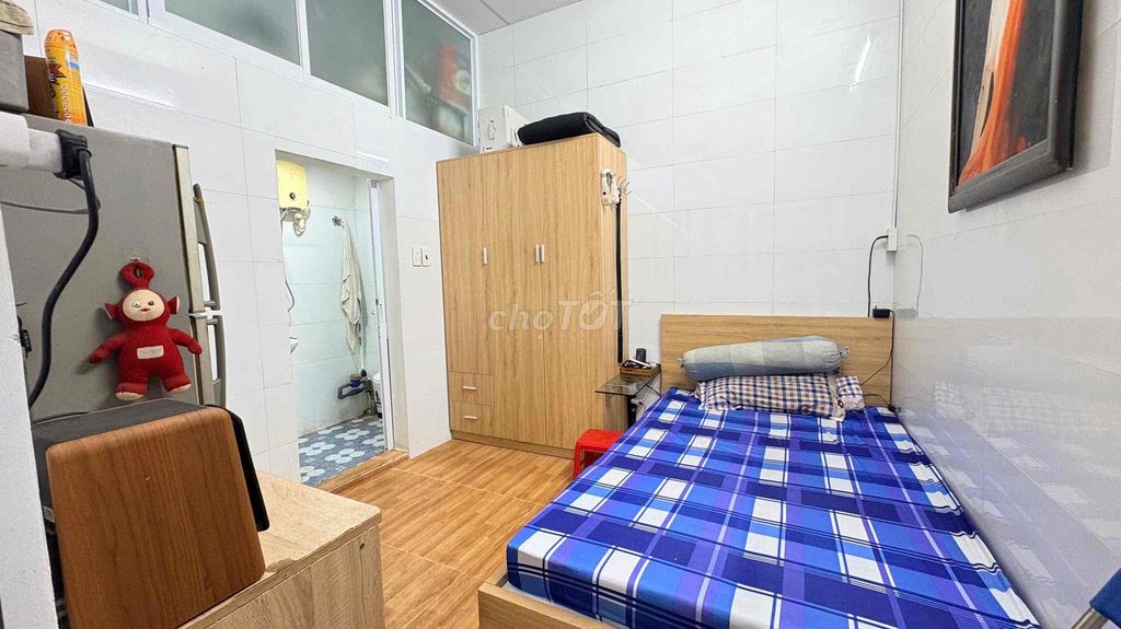 Квартира 3 спальни, балкон, 90м2, люкс-мебель, 1 округ
