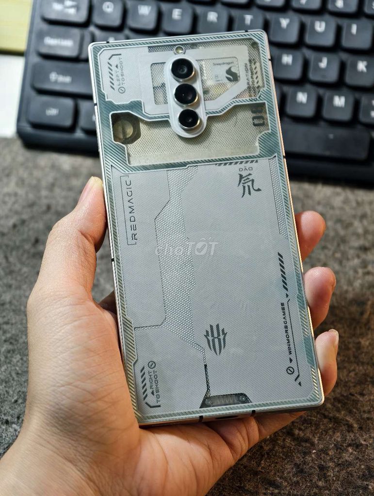 RedMagic 8 Pro 256GB Lưng trong. Mua bán Điện thoại tại Thành phố Thủ Dầu Một Bình Dương được đăng bởi XUÂN TUYỀN hình 1