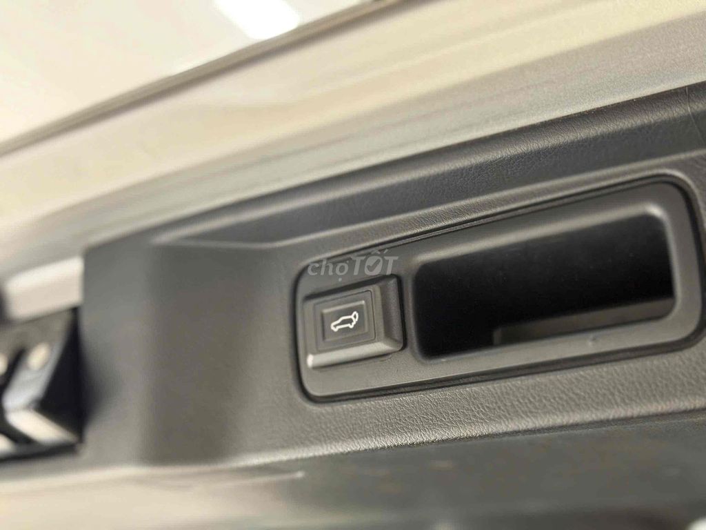 Toyota Fortuner Bạc 7 chỗ. Mua bán Ô tô tại Thành phố Thủ Đức Tp Hồ Chí Minh được đăng bởi Hào Toyota  hình 9