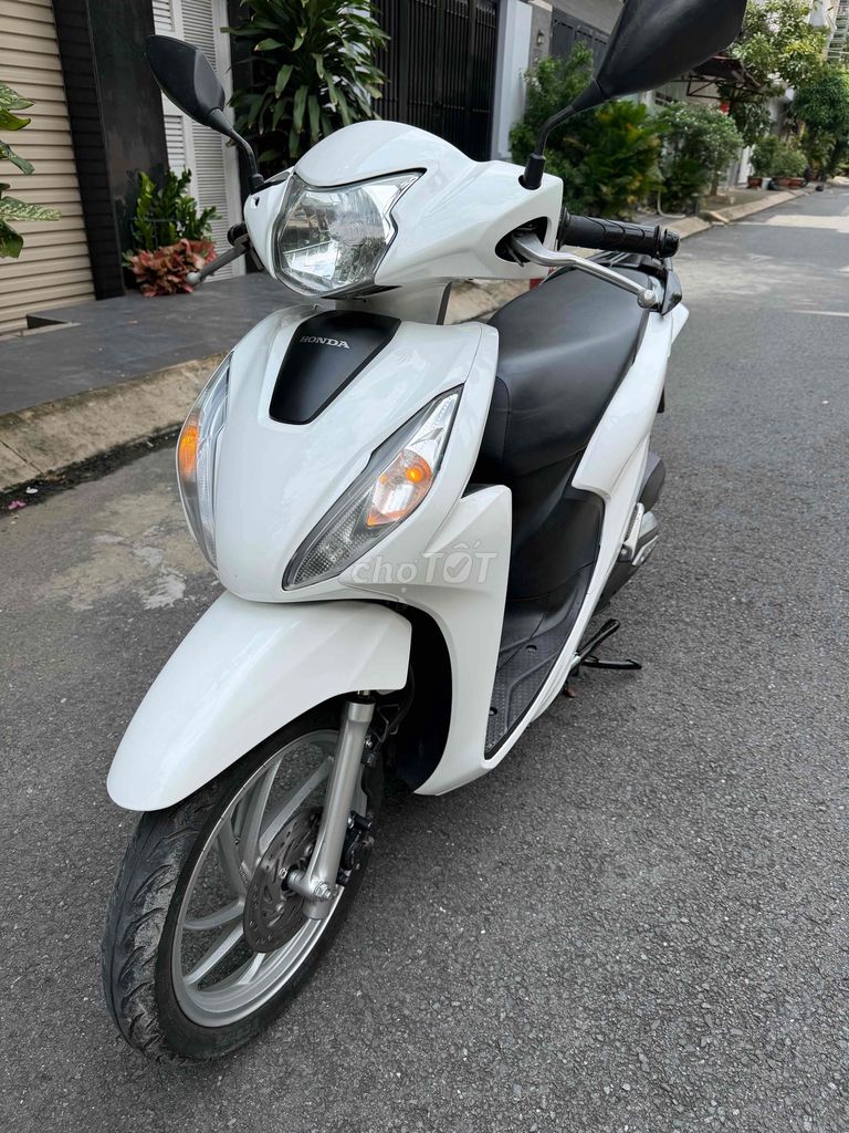 Honda Vision 2023 с городским номером