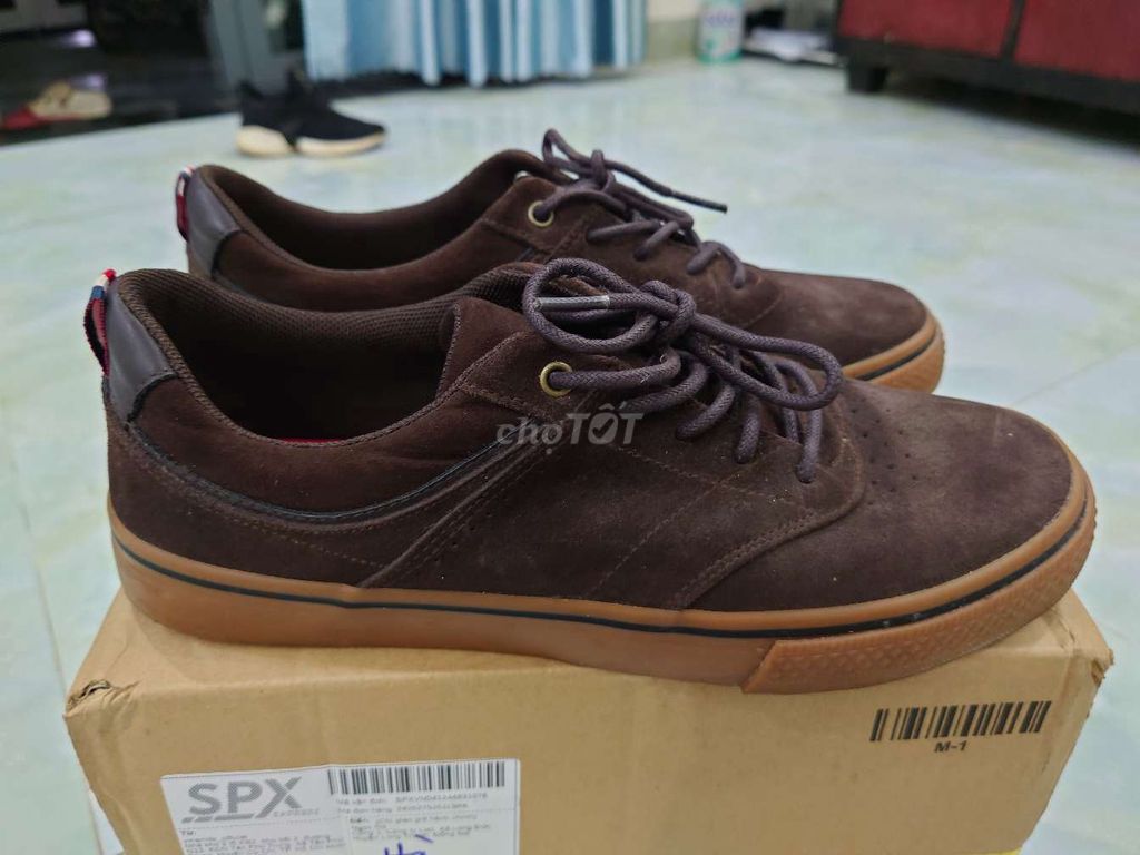 Giày da lộn đế bằng size 42