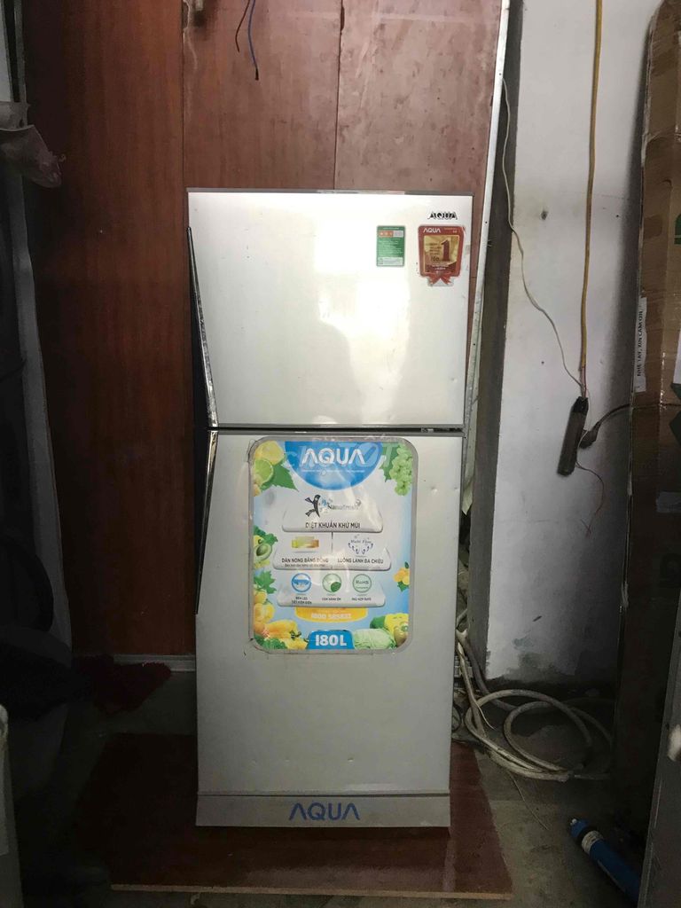 Tủ Lạnh Aqua 180l đẹp zin mới 95%