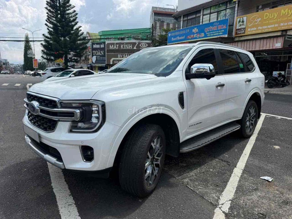 Ford Everest Titanium 1 привод, практически новый, 14 000 км