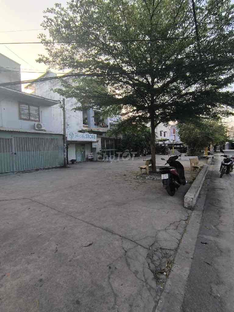 Bán nhà mặt tiền phường Hiệp Bình Chánh ,200m2 xây 4 tâng giá 17tỷ