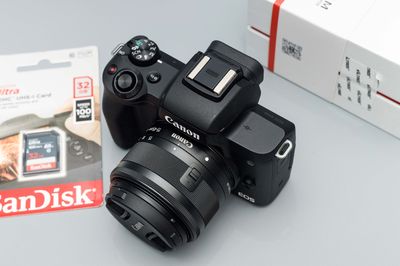 Bán combo Canon M50 kèm lens kit 15-45 STM.
