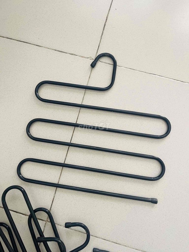 Móc treo quần áo kim loại 5 tầng Đen. Mua bán Nội thất, đồ gia dụng khác tại Quận Tân Bình Tp Hồ Chí Minh được đăng bởi Nhà PN  hình 1