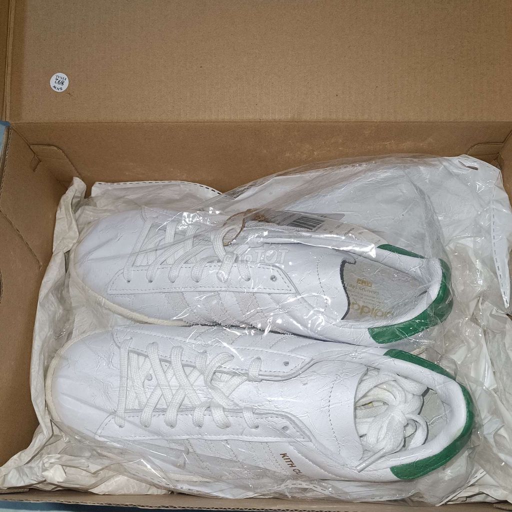 Giày thể thao Adidas Unisex Trắng. Mua bán Giày dép tại Thành phố Thuận An Bình Dương được đăng bởi Nguyễn Trung Hưng hình 1