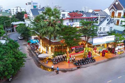 SANG NHƯỢNG NHÀ HÀNG GÓC 2MT DT 750M2