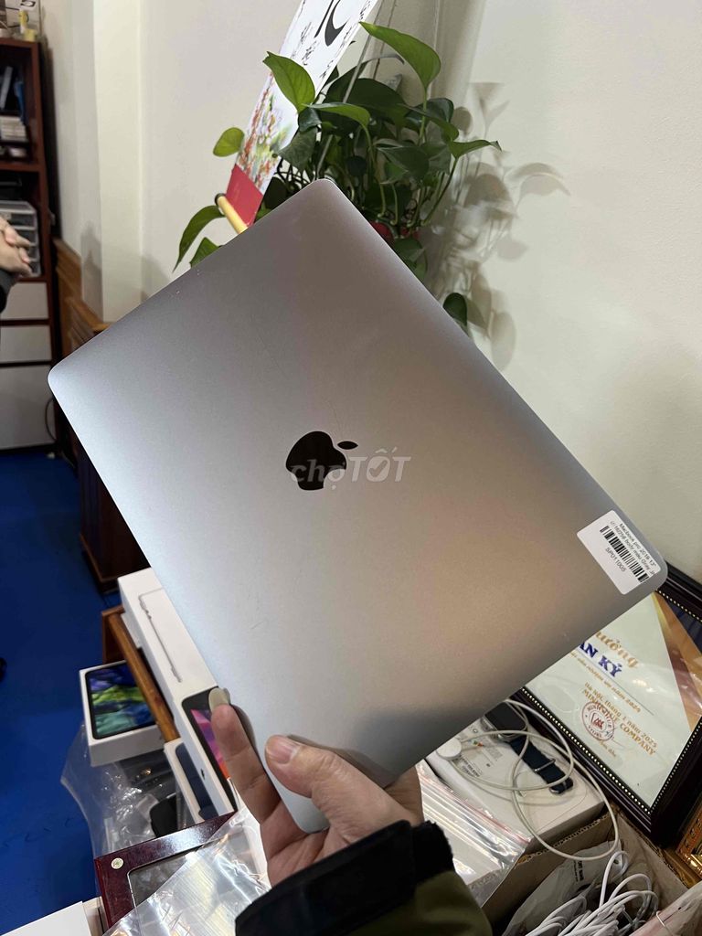 MacBook Pro Touch Bar 2019 13.3 inch i7 16GB 512GB