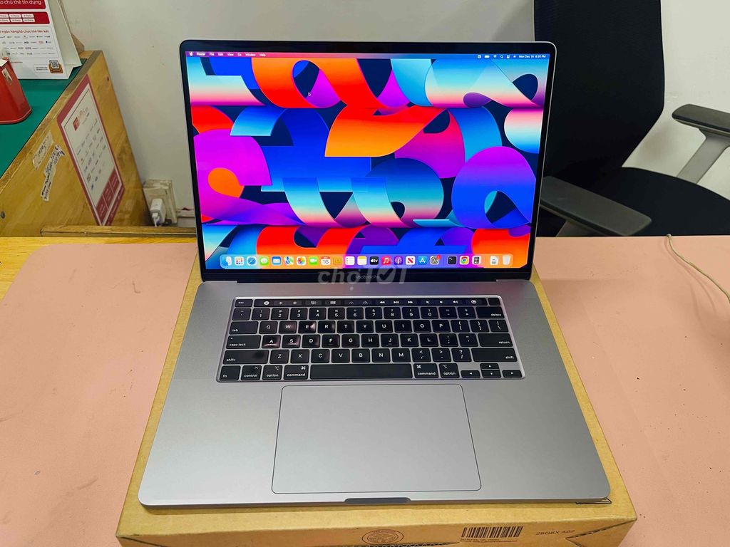 Macbook pro 2019 16 inh : Core i9 /32/1T Sale