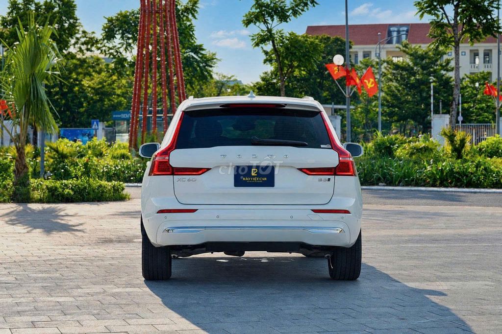 Volvo XC60 2023 Hybrid белый максимальная комплектация