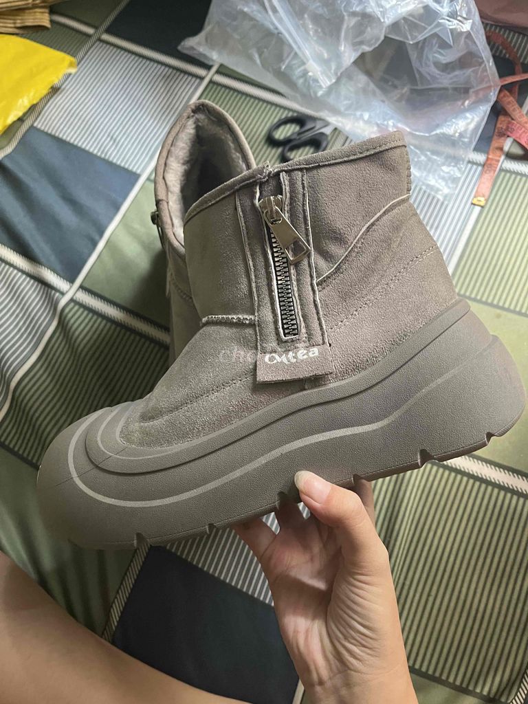 Giày boots nữ da lộn xám size 37. Mua bán Giày dép tại Huyện Cẩm Mỹ Đồng Nai được đăng bởi Võ Thị Kim Nga hình 1