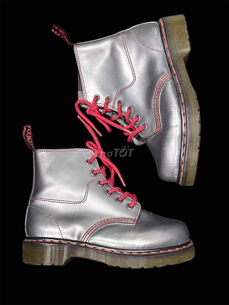 Dr. Martens Boots Bạc size 35-36 Metallic. Mua bán Giày dép tại Thành phố Mỹ Tho Tiền Giang được đăng bởi Đọc phần giới thiệu giúp mình nhé hình 1