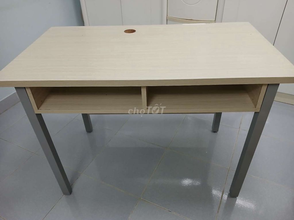 Bán bàn học làm viêc bằng gỗ MDF chân sắt 550k