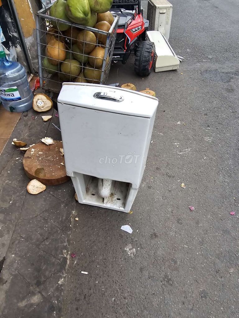 Bồn cầu Inax màu Trắng. Mua bán Thiết bị vệ sinh, nhà tắm tại Quận Tân Bình Tp Hồ Chí Minh được đăng bởi A phát hình 1