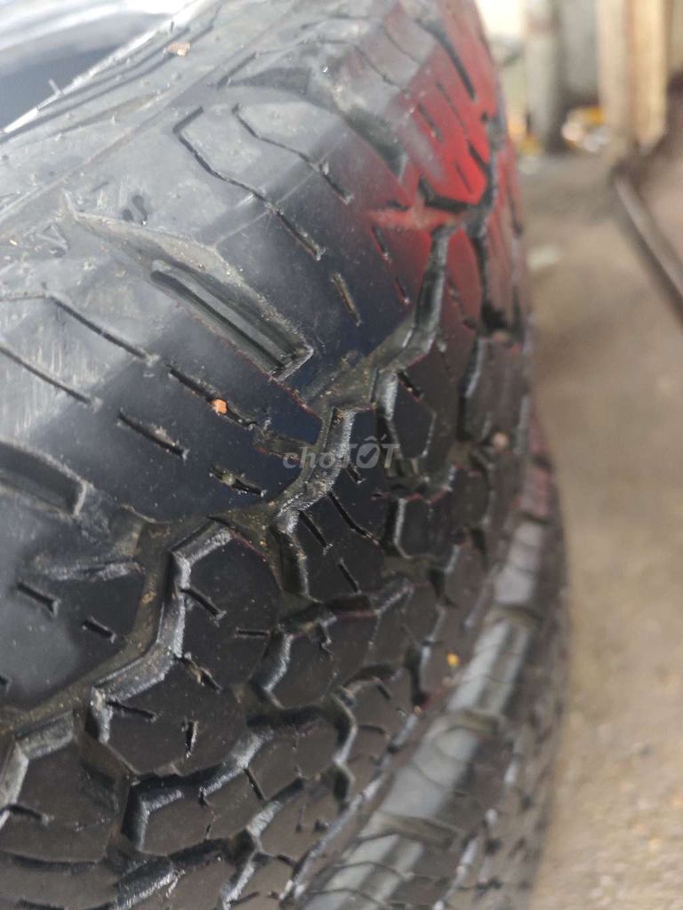 Em dư ba quả 265/50/20 lấp at gai 90%. Mua bán Phụ tùng xe tại Huyện Tân Sơn Phú Thọ được đăng bởi Hoang Tinh hình 2