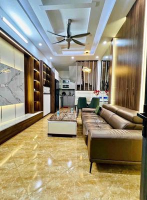 Trần Duy Hưng -  Cầu Giấy - Dt 34m2 x 5 tầng mt3,5m - hơn 7 tỷ