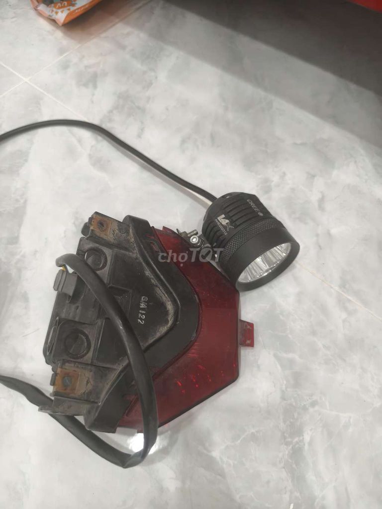 Đèn hậu Ex 150 Đỏ vs đèn trợ sáng mỗi món 50k. Mua bán Phụ tùng xe tại Thị xã Bến Cát Bình Dương được đăng bởi Minh Luan hình 1