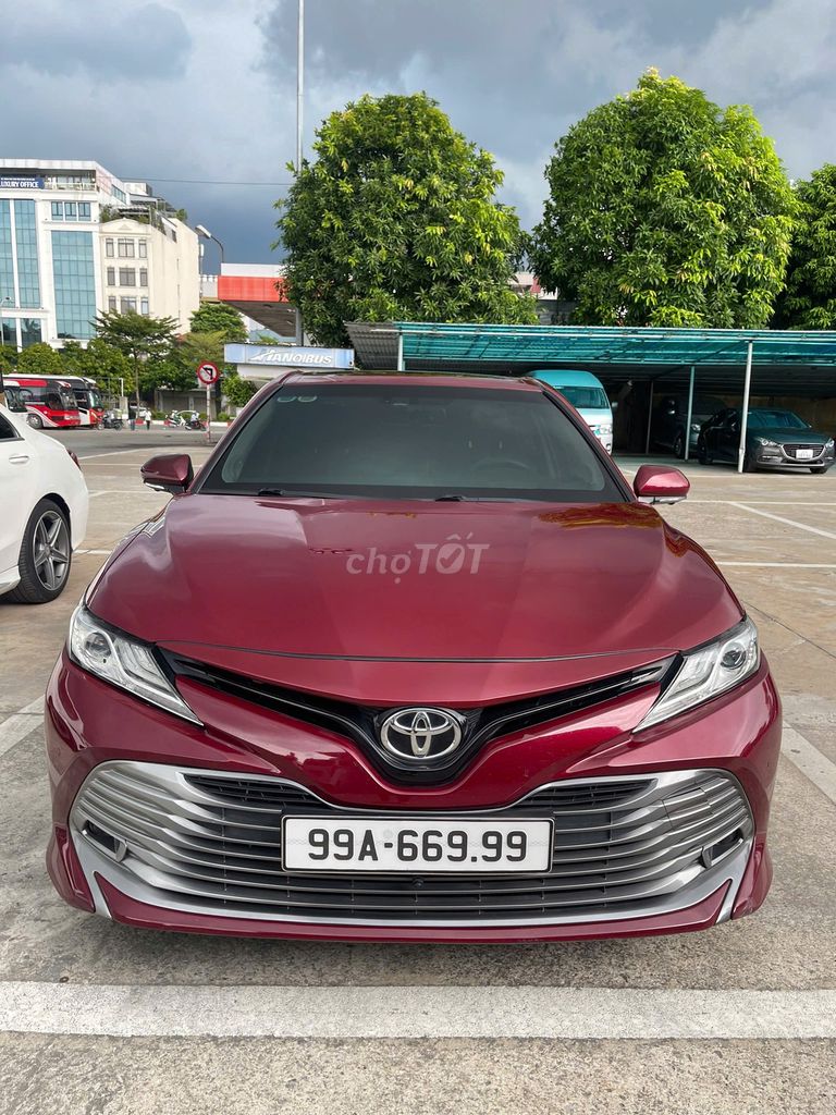 Toyota Camry 2020 2.5Q - 50000 km