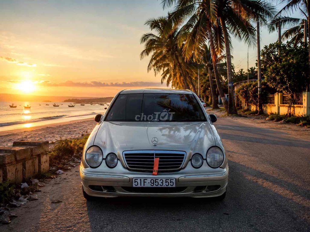 Мерседес E240 W210 2001 Золотой песок